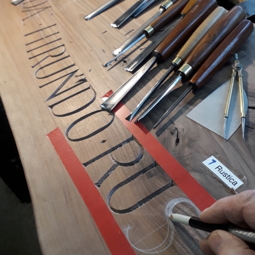 Swallow Table lettering: rising height